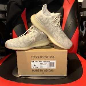 Yeezy 350 kids size 1